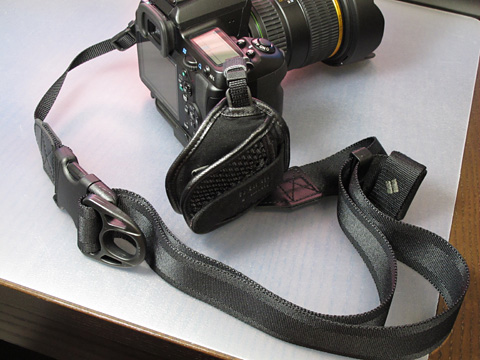 デジ一には38mmを（Pentax K-7 + Ninja Strap 25mm + カメラグリップ）<br />
